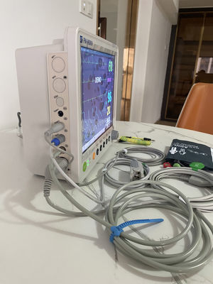 Monitor Pasien Portabel 5 Parameter 12.1 Inci dengan 16 Bahasa untuk Penggunaan Medis