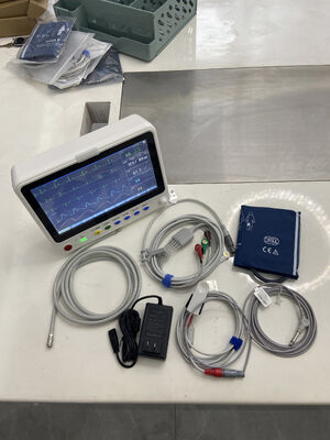 Monitor Medis ECG Bangsal Ambulans 10 Inci Portabel Multi-Parameter Perawatan Kritis Monitor Jantung Portabel