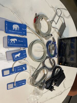 Monitor Pasien Multi Parameter Bersertifikat ISO dengan Layar LCD Warna 8 Inci dan Kompatibilitas Troli/Braket Dinding